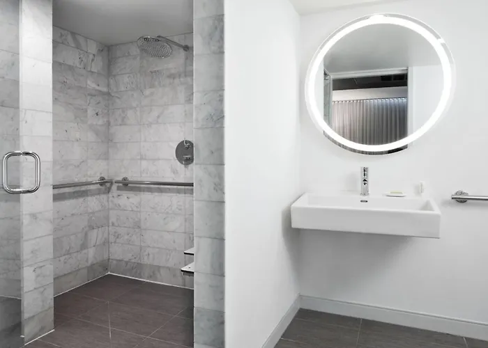 Отель Le Meridien Chicago - Oakbrook Center