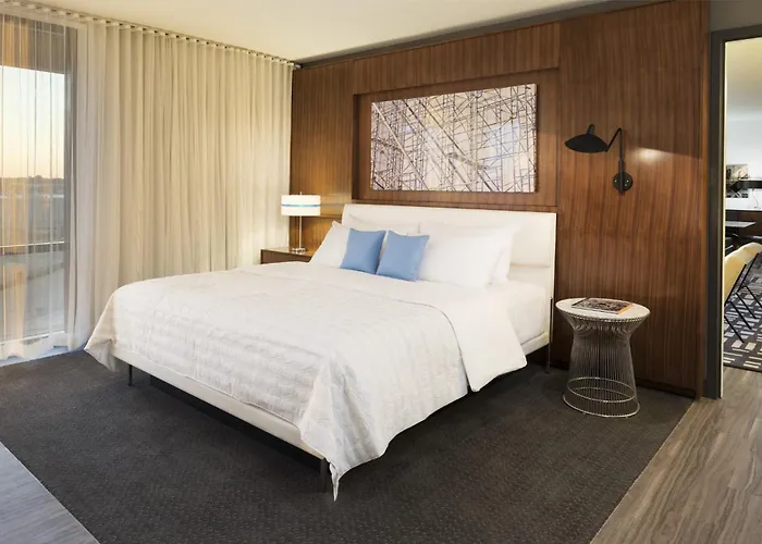 Le Meridien Chicago - Oakbrook Center Hotel