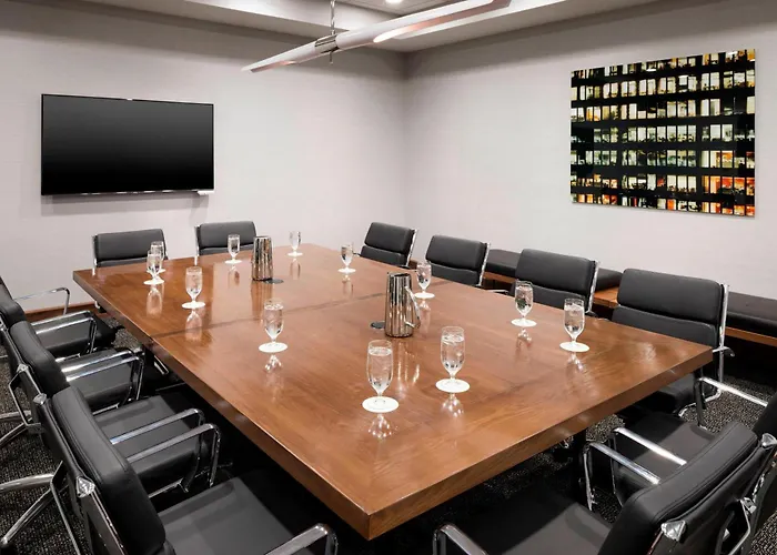Le Meridien Chicago - Oakbrook Center Hotel 4*