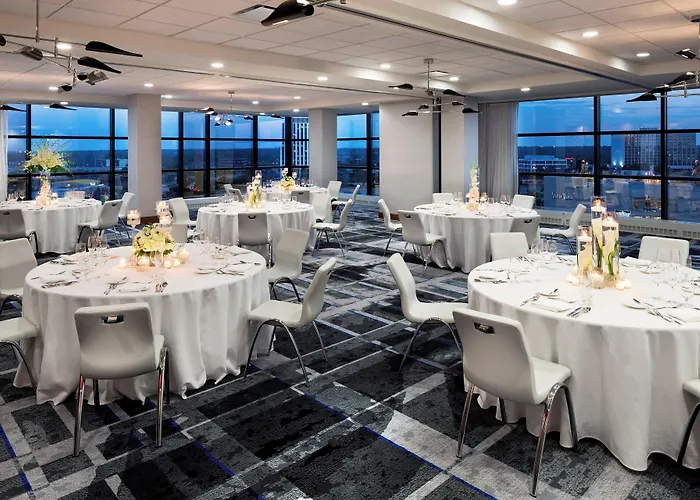 Le Meridien Chicago - Oakbrook Center Hotel 4*