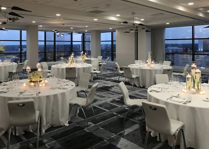 Le Meridien Chicago - Oakbrook Center 4*